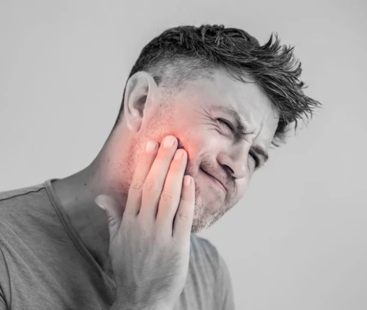 tratamiento bruxismo madrid hombre con dolor dental